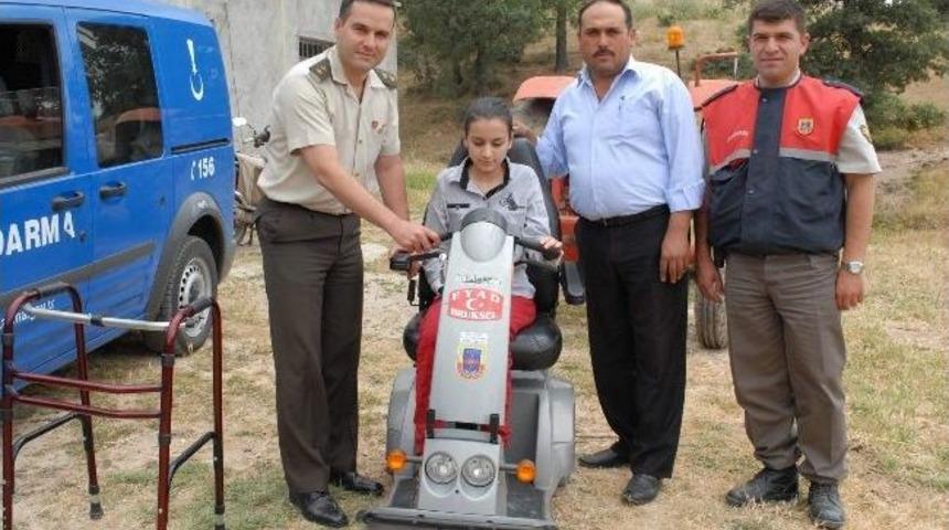 Bolvadin&rsquo;de Jandarma Komutanından &Ouml;rnek Davranış