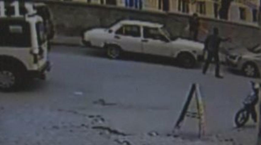 Hırsızı, Son Anda Vatandaşlar Farkederek Polise Yakalattı