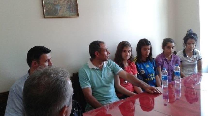 Milli Boksörlerden Kesder Ziyareti