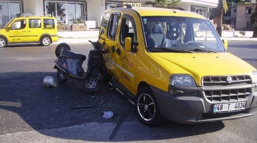 Marmaris&rsquo;te Aynı Noktada İki Kaza; 3 Kişi Yaralandı