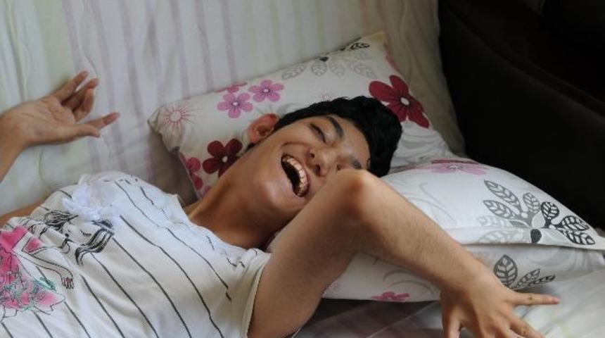 Engelli Elif&rsquo;in tek beklentisi ak&uuml;l&uuml; araba