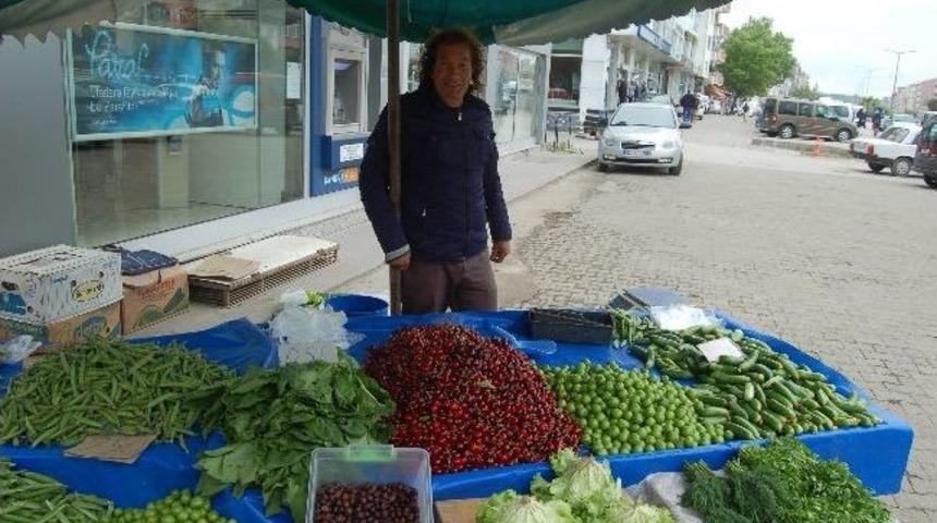 Klip Parası Biriktirmek İ&ccedil;in Pazarcılık Yapıyor