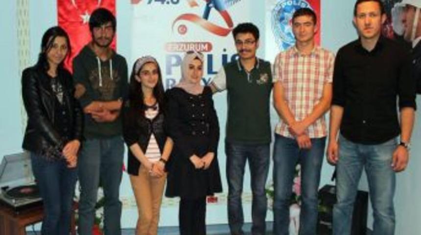Acemi Gönüllüler Polis Radyosuna Konuk Oldu