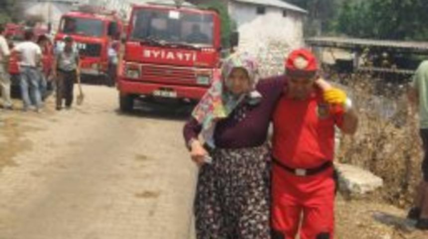 Aydın'daki Yangın Yerleşim Alanlarını Tehdit Etmeye Başladı