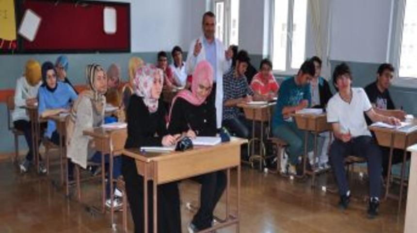 Aziziye Koleji, Yaz D&ouml;neminde &Ouml;ğrencilerini Sınava Hazırlıyor