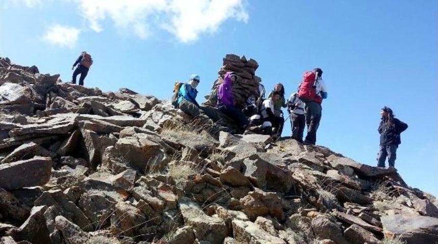 Van'daki Dağlar Dağcıların G&ouml;zdesi Oldu