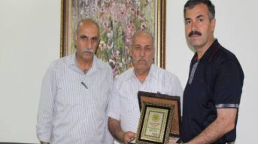 Asfk&rsquo;den Mahmut Kırık&ccedil;ı&rsquo;ya Plaket