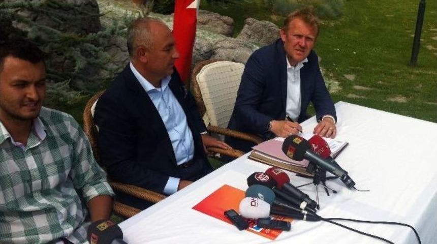 Prosinecki: &ldquo;&ouml;nder &Ouml;zen&rsquo;le G&ouml;r&uuml;şt&uuml;m&rdquo;