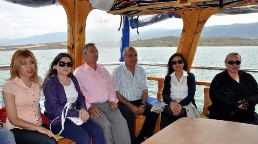 Suşehri Sağlık Y&uuml;ksekokulu &Ouml;ğrencileri Okulları Gezdi