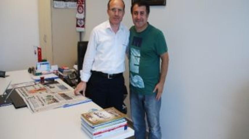 &Uuml;nl&uuml; Tiyatrocu Veysel Diker Belediyeyi Ziyaret Etti