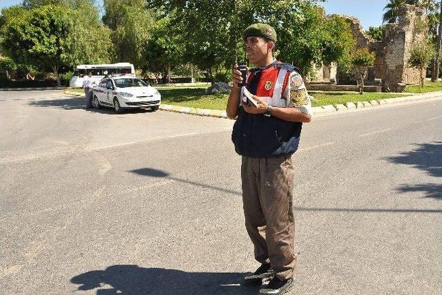 Jandarma Trafik Ekipleri Denetimlerini Sürdürüyor