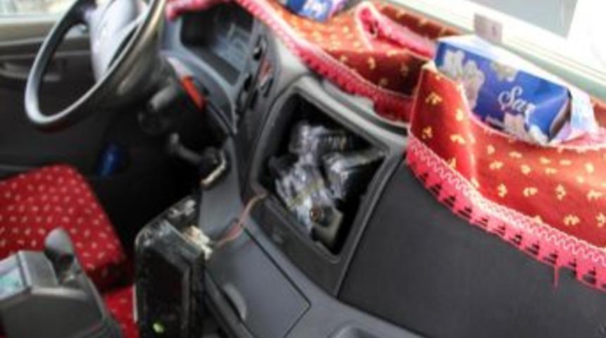 Habur Sınır Kapısı'nda Ka&ccedil;ak Cep Telefonu Ele Ge&ccedil;irildi