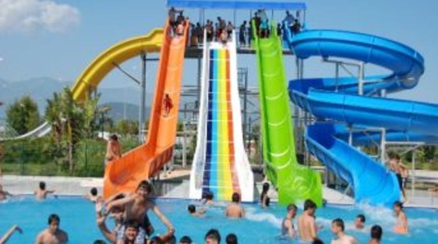 Kumluca Belediyesi&rsquo;nden Takdir Belgeli &Ouml;ğrencilere Aquapark Hediyesi