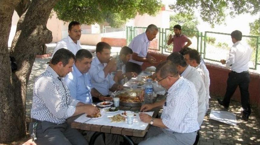 M&uuml;ft&uuml; Sevin&ccedil;&rsquo;ten Kursiyerlere &Ouml;ğle Yemeği