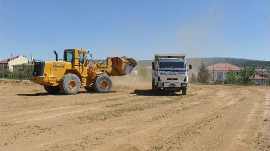 4 Eyl&uuml;l Futbol Sahasına Tesviye