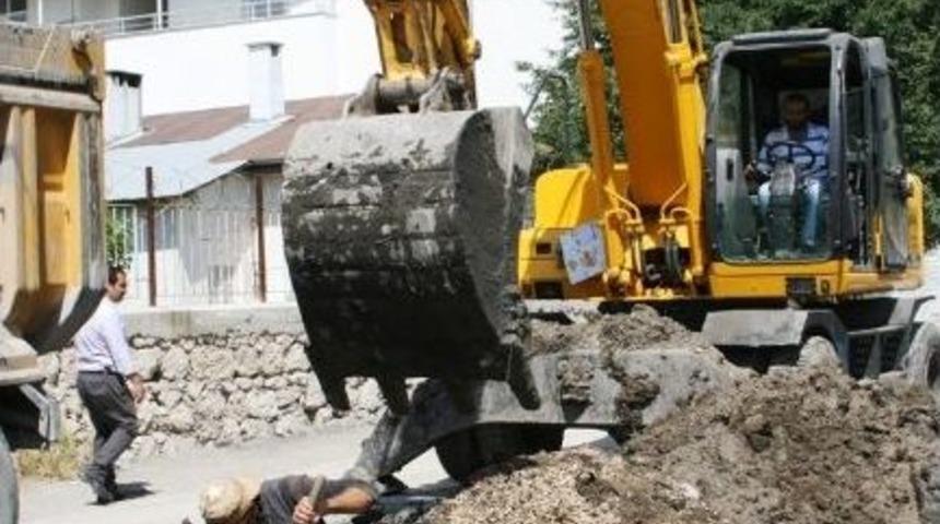 Tarihi &Ccedil;alık Sokağı Sulama Kanalı Yenileniyor