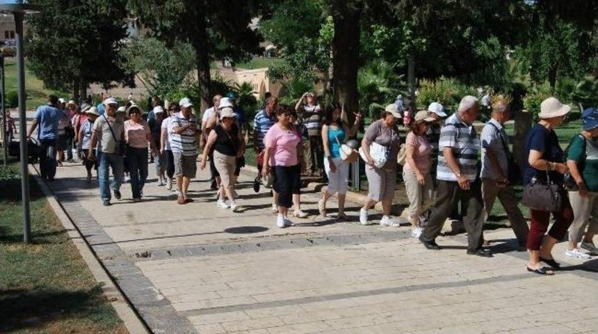 Yerli Ve Yabancı Turistlerin Değişmez Mekanı Balıklı G&ouml;l