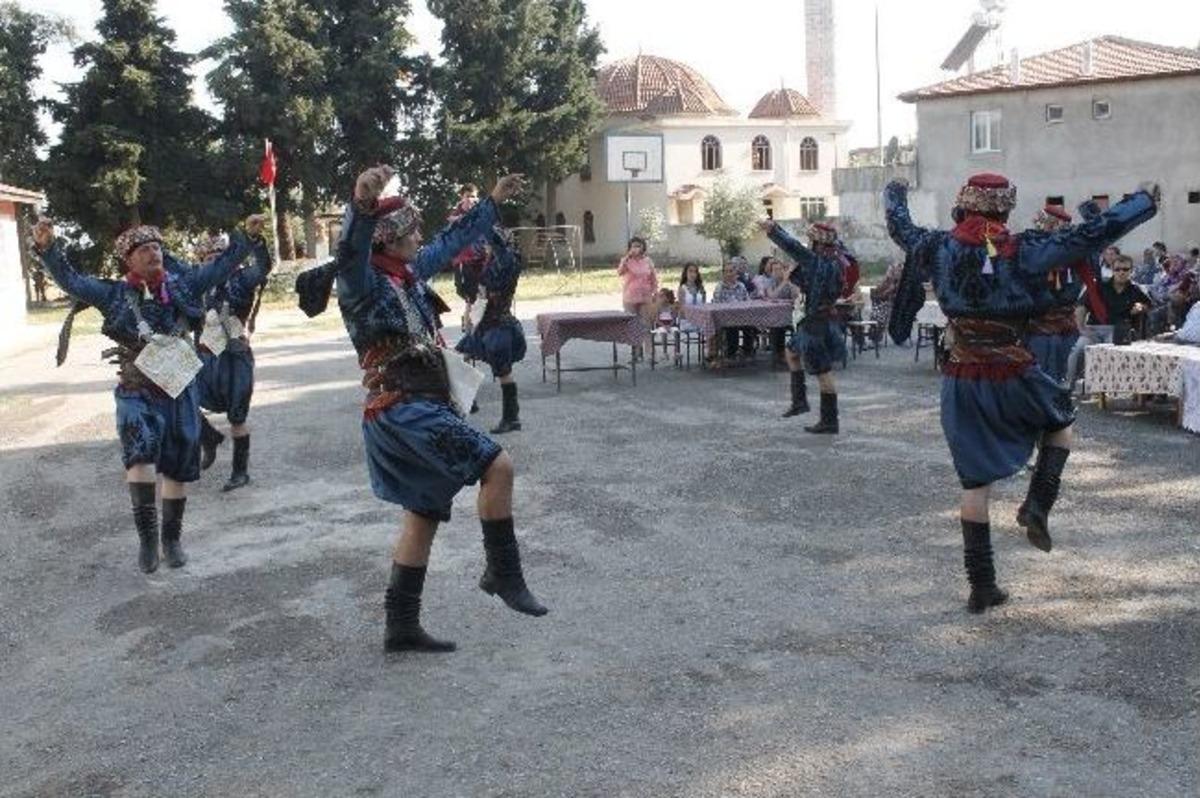 Zeytink&ouml;yl&uuml; Kursiyerler Yılsonun Sergisi A&ccedil;tı