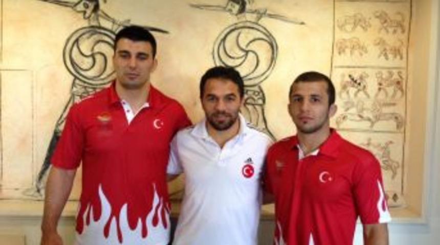 B&uuml;y&uuml;kşehir Belediyespor Minderde Gururlandırıyor