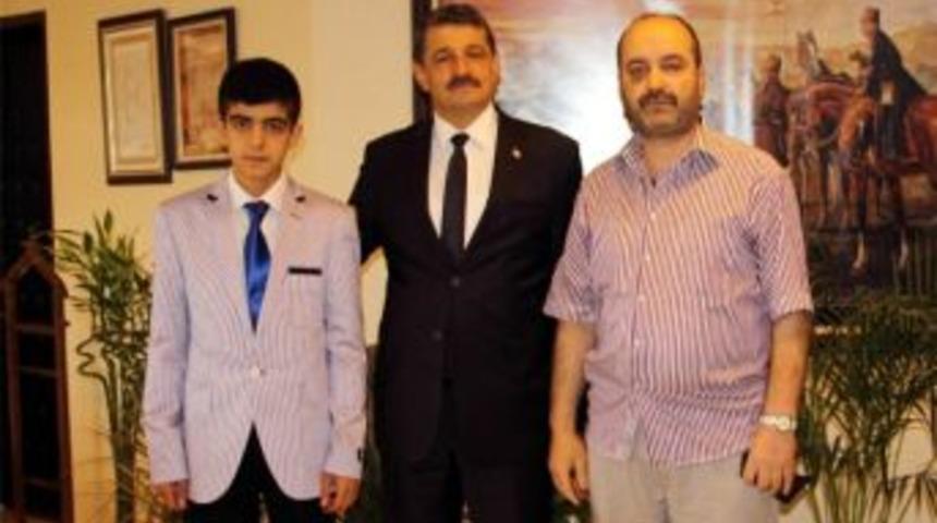 Şampiyon Hafız, Başkan Akın&rsquo;ı Ziyaret Etti