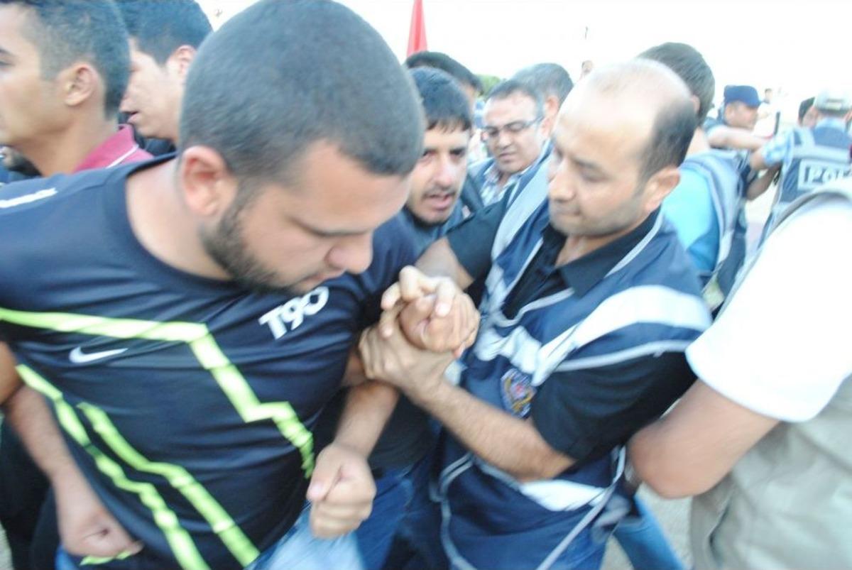 İzmir&rsquo;de Gezi Parkı Eylemcilerinin &Ccedil;adırlarına Operasyon: 34 G&ouml;zaltı