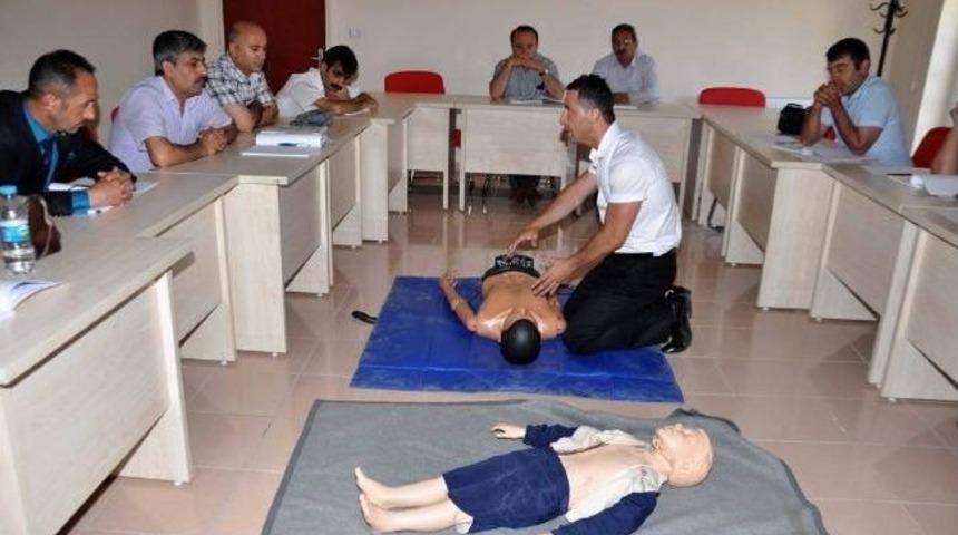 Sağlık Personeline İlk Yardım Eğitimi Verildi