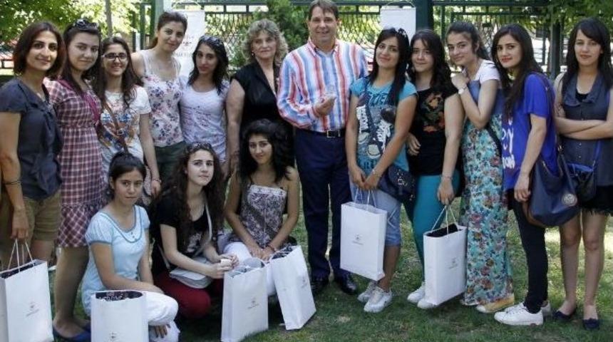 Mardinli Kızlara Deniz Tatili