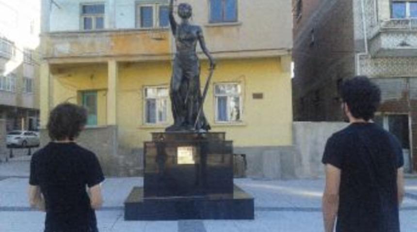 &lsquo;duran Adam&rsquo;a Uzunk&ouml;pr&uuml;&rsquo;den Destek