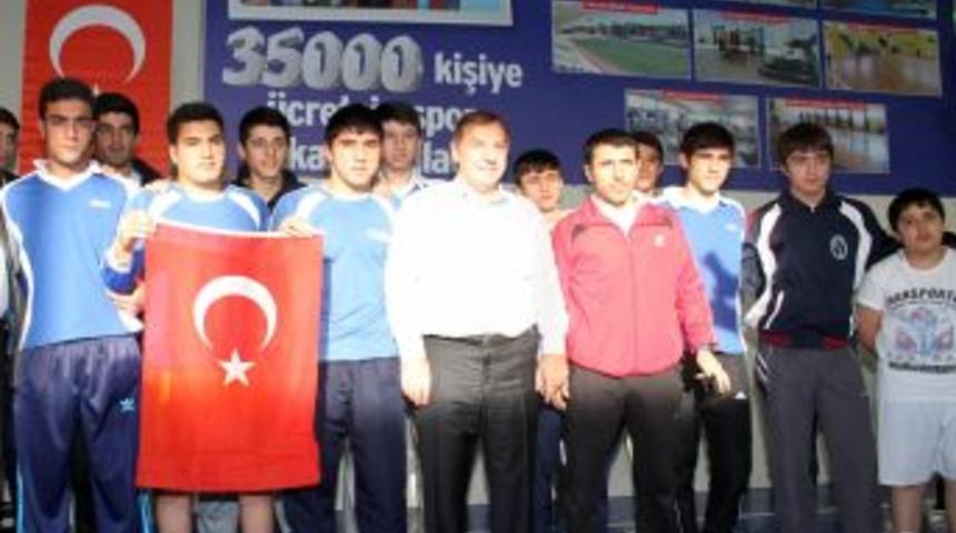 Esenyurt Yaz Spor Okulu&rsquo;na 24 Bin Katılımcı