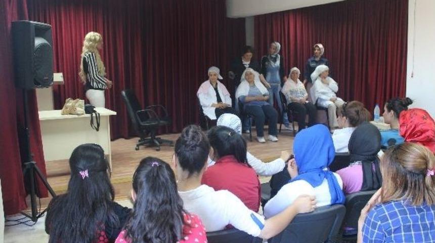 H&uuml;nerli Eller Sa&ccedil; Yapımını &Ouml;ğreniyor