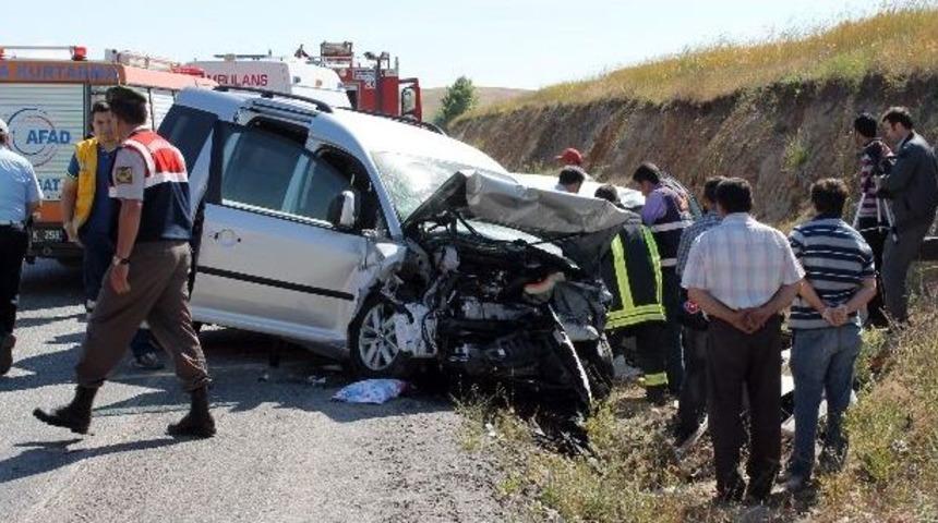 Yozgat&rsquo;ta Trafik Kazası: 2 &Ouml;l&uuml;, 5 Yaralı