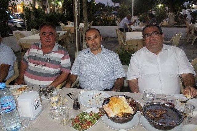 Muhtarlar&rsquo;dan Binbaşı Seydi Salman&rsquo;a Veda Yemeği 1