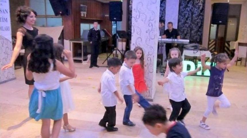 Minikler De Mezun Oldu