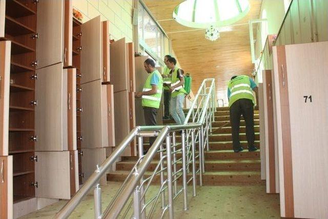 Paland&ouml;ken Belediyesi nden Camilerde Ramazan Temizliği 1