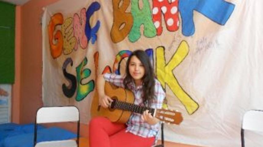 Gen&ccedil;ler Projelerin Hibe Değerlendirmesini Yapıyor