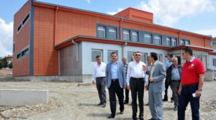 Akif G&uuml;lle, Olimpik Y&uuml;zme Havuzu Inşaatını Gezdi