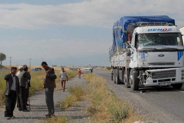Afyonkarahisar’da Tır'la Minibüs Çarpıştı: 4 Ölü