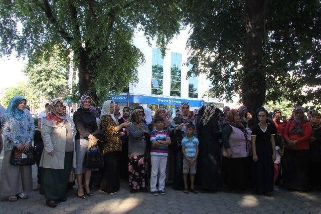 Hendek Belediyesi Tarafından 10 Çocuğu Olan, 8 Anne Kutsal Topraklara Gönderildi