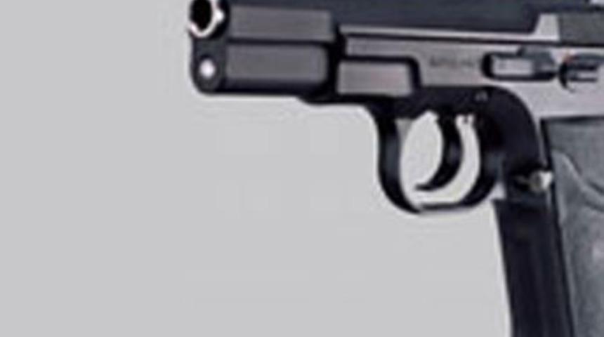 Başbakanlık koruması tabancasını tuvalette unuttu!