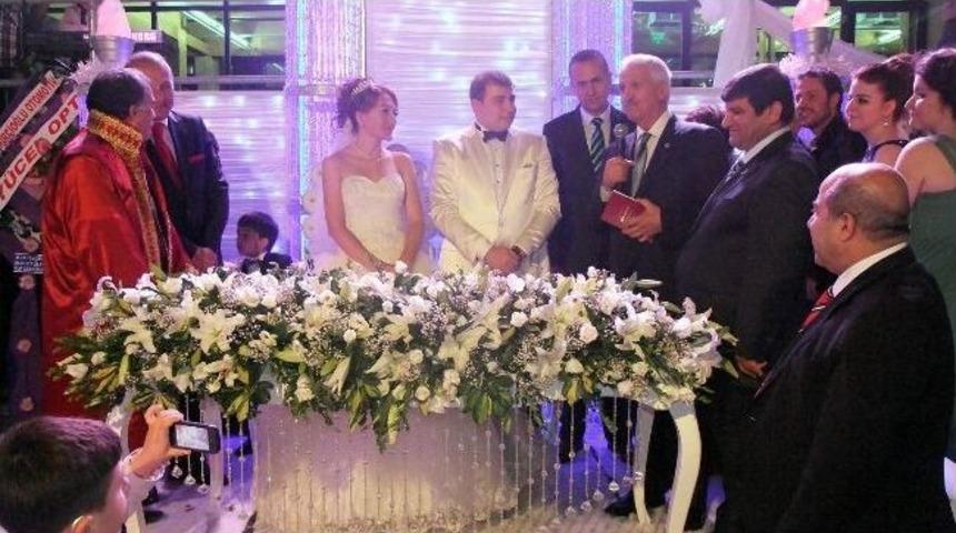 Başk&uuml;lek&ccedil;i Ve Işık Ailesinin Mutlu G&uuml;n&uuml;