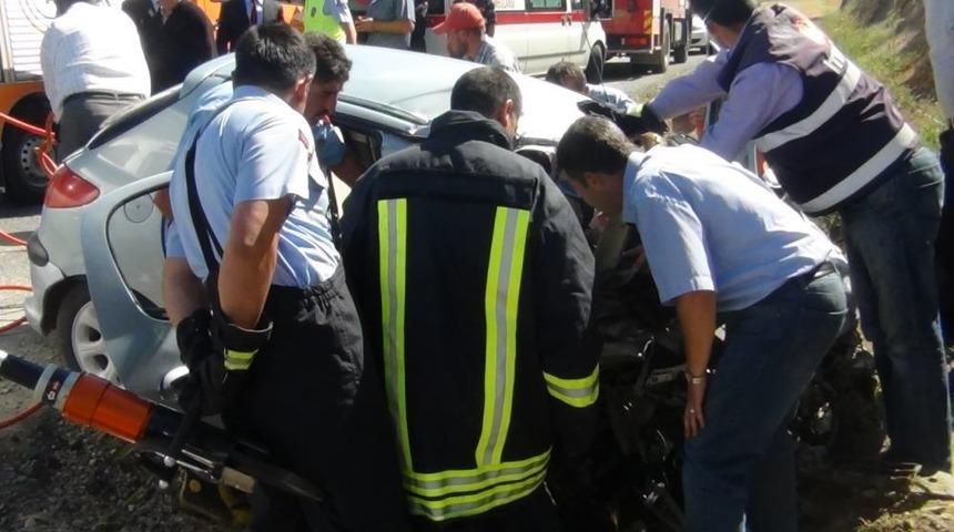 Yozgat&rsquo;ta Iki Otomobil Kafa Kafaya &Ccedil;arpıştı: 2 &Ouml;l&uuml;, 5 Yaralı