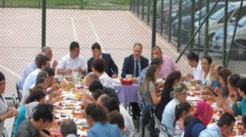 Canik Başarı &Uuml;niversitesi Y&ouml;netimi, Ilk&ouml;ğretim Okuluna Konuk Oldu