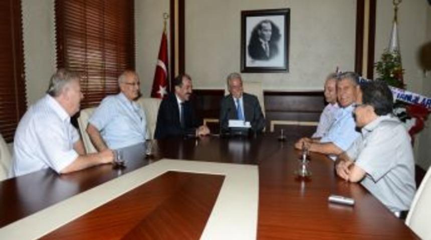 3 Kişi &Ccedil;alıştıranın Emrindeyiz