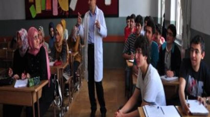 Aziziye Koleji, Yaz D&ouml;neminde &Ouml;ğrencilerini Sınava Hazırlıyor