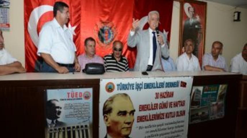 Zihni Aldırmaz Emeklileri Dinledi