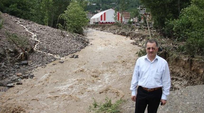 Kabataş&rsquo;taki Sel Sonrası &Ccedil;alışmalara Başlandı