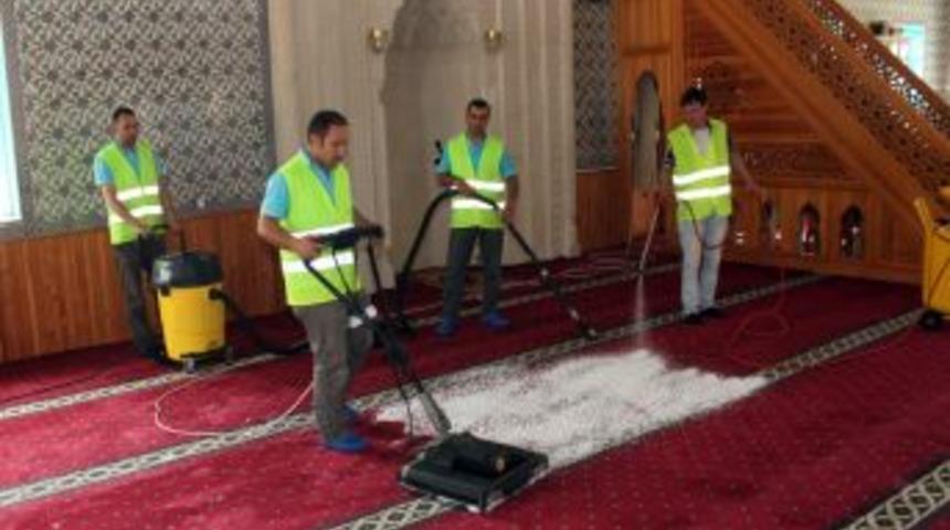 Camilerde Ramazan &Ouml;ncesi Temizlik &Ccedil;alışması Başlatıldı