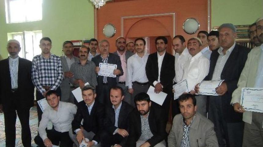 Varto İl&ccedil;e M&uuml;ft&uuml;l&uuml;ğ&uuml;nce İmamlara Sertifika Verildi