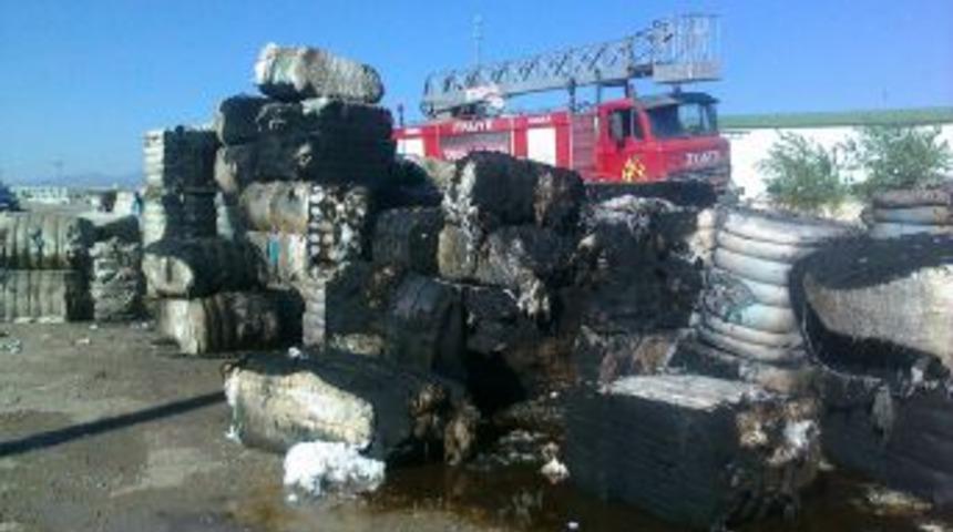 Kahramanmaraş'ta Bin Ton Kapasiteli Pamuk Deposu Yandı