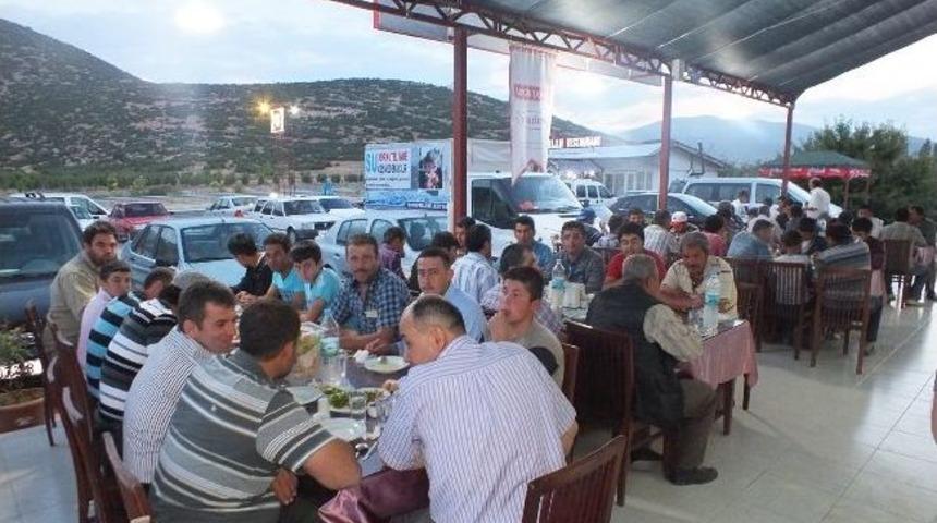Korkuteli'nde Su Tesisat&ccedil;ıları Yemekte Buluştu